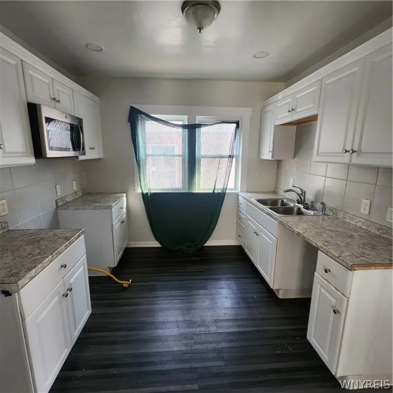 515 Ontario Street, Buffalo, New York 14207, Buffalo, New York 14207, 6 Bedrooms Bedrooms, ,2 BathroomsBathrooms,Residential,Closed,515 Ontario Street, Buffalo, New York 14207,0,B1551935