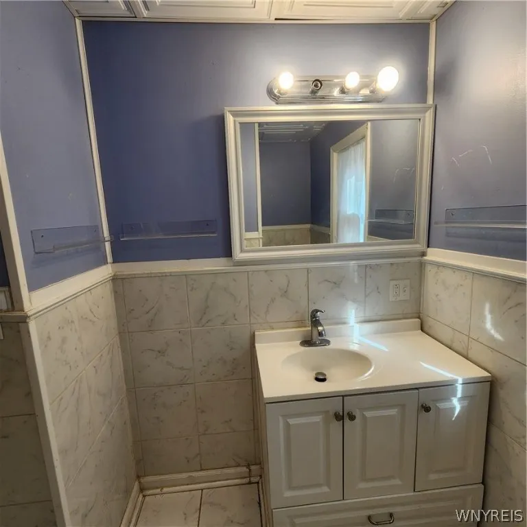 515 Ontario Street, Buffalo, New York 14207, Buffalo, New York 14207, 6 Bedrooms Bedrooms, ,2 BathroomsBathrooms,Residential,Closed,515 Ontario Street, Buffalo, New York 14207,0,B1551935