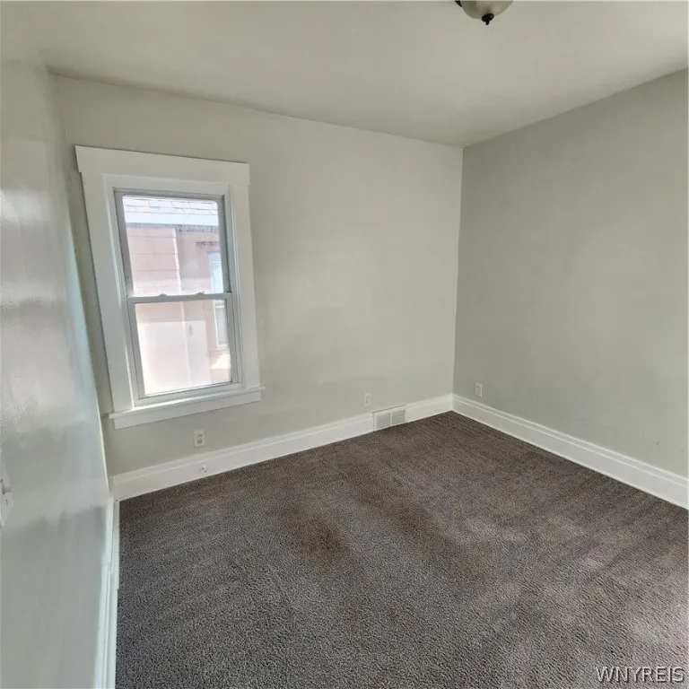 515 Ontario Street, Buffalo, New York 14207, Buffalo, New York 14207, 6 Bedrooms Bedrooms, ,2 BathroomsBathrooms,Residential,Closed,515 Ontario Street, Buffalo, New York 14207,0,B1551935