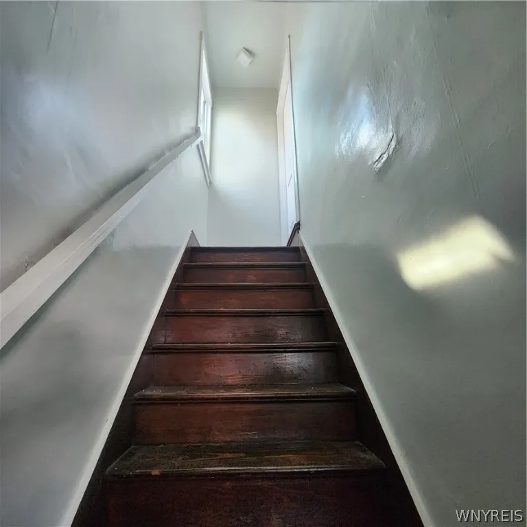 515 Ontario Street, Buffalo, New York 14207, Buffalo, New York 14207, 6 Bedrooms Bedrooms, ,2 BathroomsBathrooms,Residential,Closed,515 Ontario Street, Buffalo, New York 14207,0,B1551935