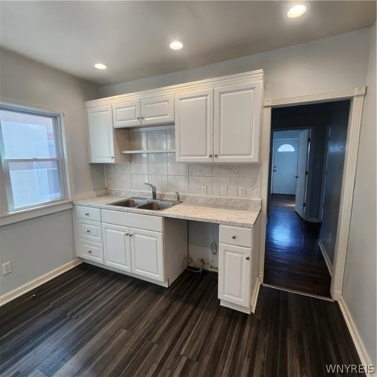515 Ontario Street, Buffalo, New York 14207, Buffalo, New York 14207, 6 Bedrooms Bedrooms, ,2 BathroomsBathrooms,Residential,Closed,515 Ontario Street, Buffalo, New York 14207,0,B1551935