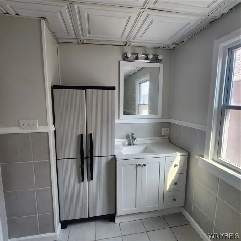 515 Ontario Street, Buffalo, New York 14207, Buffalo, New York 14207, 6 Bedrooms Bedrooms, ,2 BathroomsBathrooms,Residential,Closed,515 Ontario Street, Buffalo, New York 14207,0,B1551935