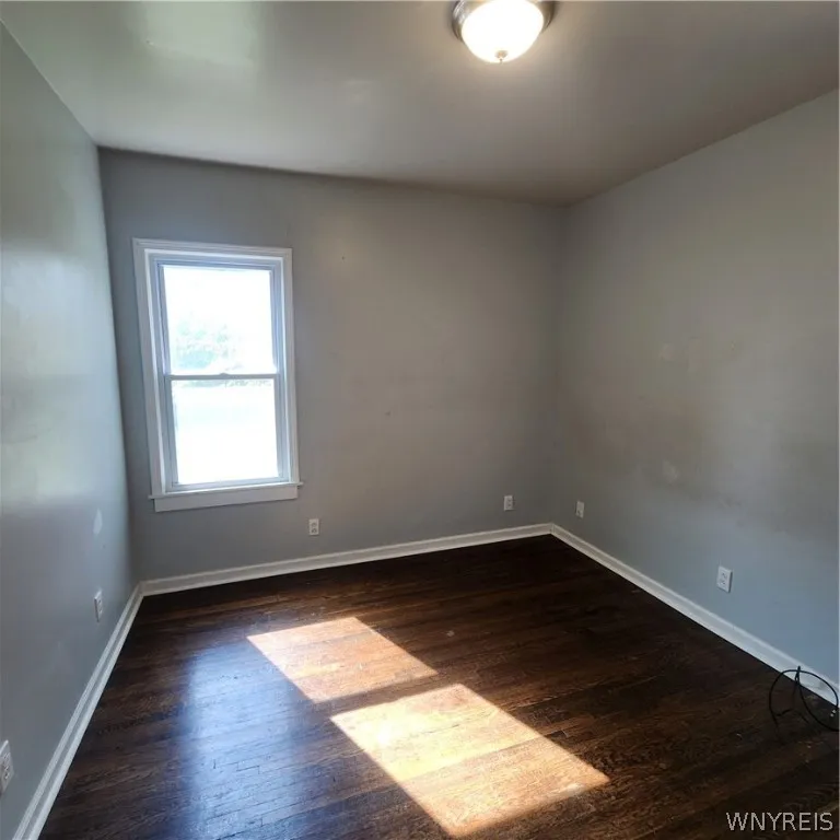515 Ontario Street, Buffalo, New York 14207, Buffalo, New York 14207, 6 Bedrooms Bedrooms, ,2 BathroomsBathrooms,Residential,Closed,515 Ontario Street, Buffalo, New York 14207,0,B1551935