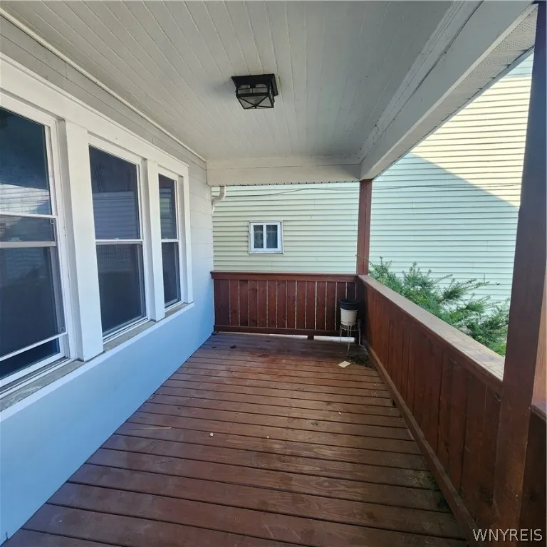 515 Ontario Street, Buffalo, New York 14207, Buffalo, New York 14207, 6 Bedrooms Bedrooms, ,2 BathroomsBathrooms,Residential,Closed,515 Ontario Street, Buffalo, New York 14207,0,B1551935