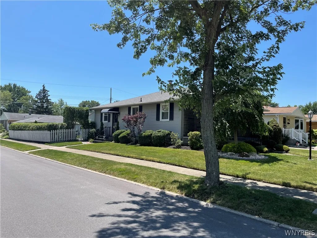 227 Athens Boulevard, Tonawanda-town, New York 142, Tonawanda, New York 14223, 3 Bedrooms Bedrooms, 7 Rooms Rooms,2 BathroomsBathrooms,Residential,Closed,227 Athens Boulevard, Tonawanda-town, New York 142,0,B1552252