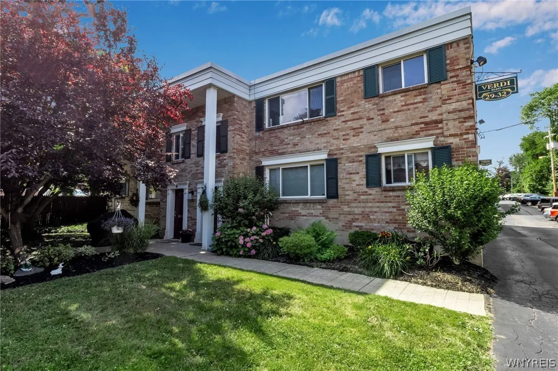 309 North Street 32, Buffalo, New York 14201, Buffalo, New York 14201, 2 Bedrooms Bedrooms, 5 Rooms Rooms,1 BathroomBathrooms,Residential,Closed,309 North Street 32, Buffalo, New York 14201,0,B1548583