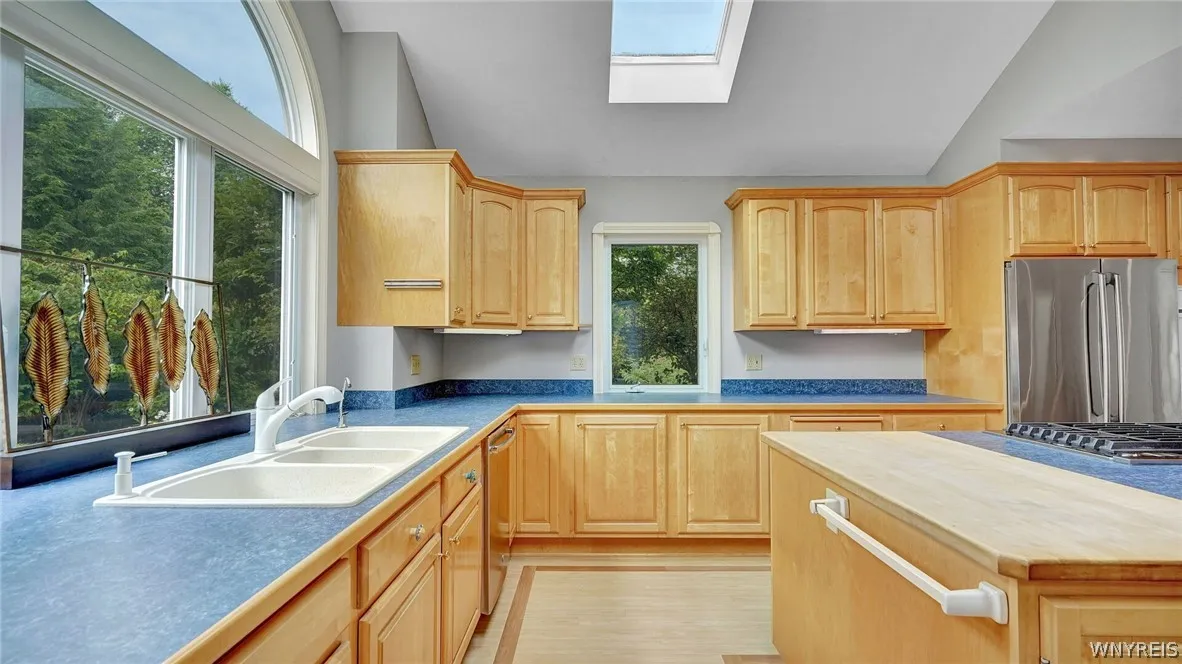 28 Highland Drive, Aurora, New York 14052, Aurora, New York 14052, 5 Bedrooms Bedrooms, 10 Rooms Rooms,3 BathroomsBathrooms,Residential,Closed,28 Highland Drive, Aurora, New York 14052,0,B1552266