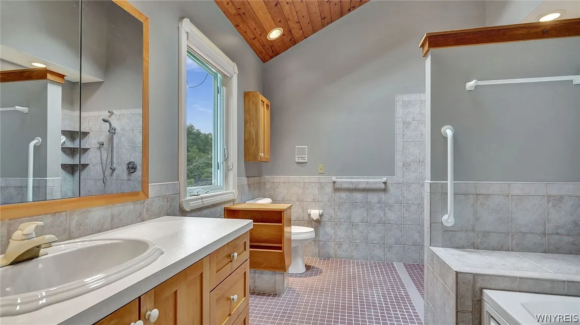 28 Highland Drive, Aurora, New York 14052, Aurora, New York 14052, 5 Bedrooms Bedrooms, 10 Rooms Rooms,3 BathroomsBathrooms,Residential,Closed,28 Highland Drive, Aurora, New York 14052,0,B1552266