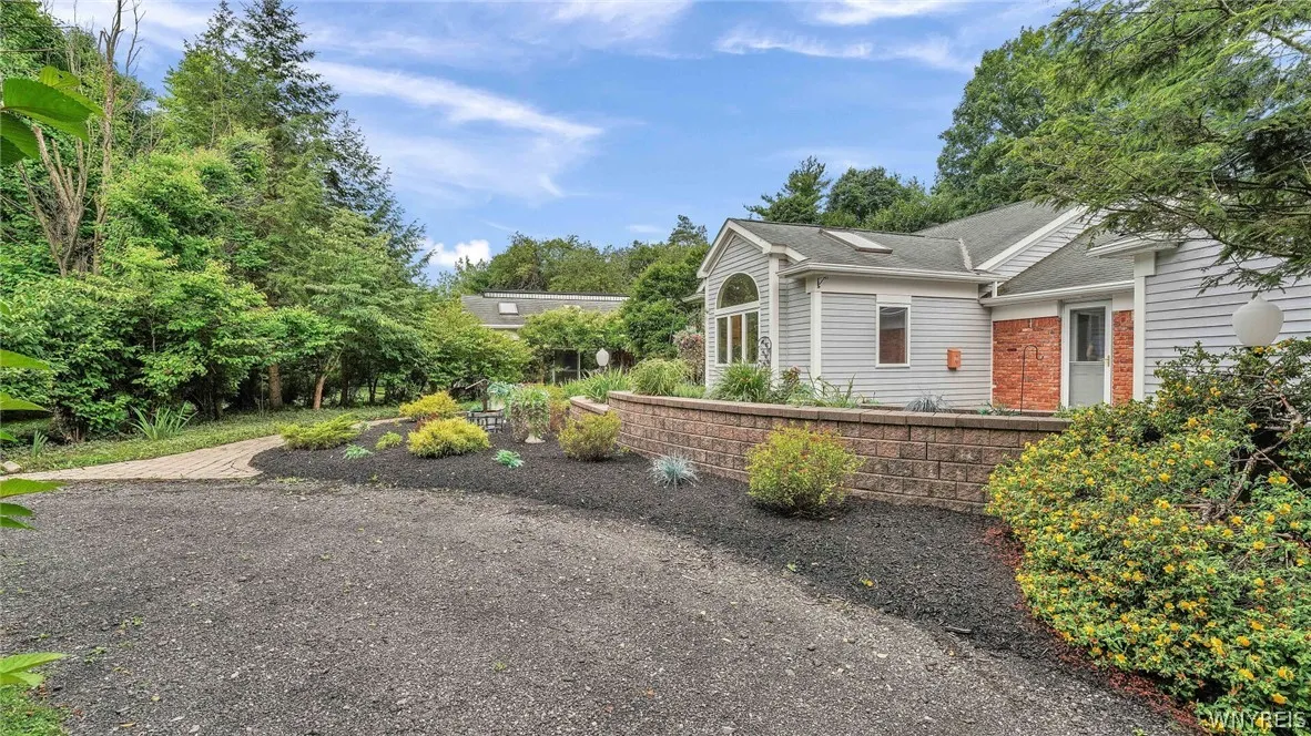28 Highland Drive, Aurora, New York 14052, Aurora, New York 14052, 5 Bedrooms Bedrooms, 10 Rooms Rooms,3 BathroomsBathrooms,Residential,Closed,28 Highland Drive, Aurora, New York 14052,0,B1552266
