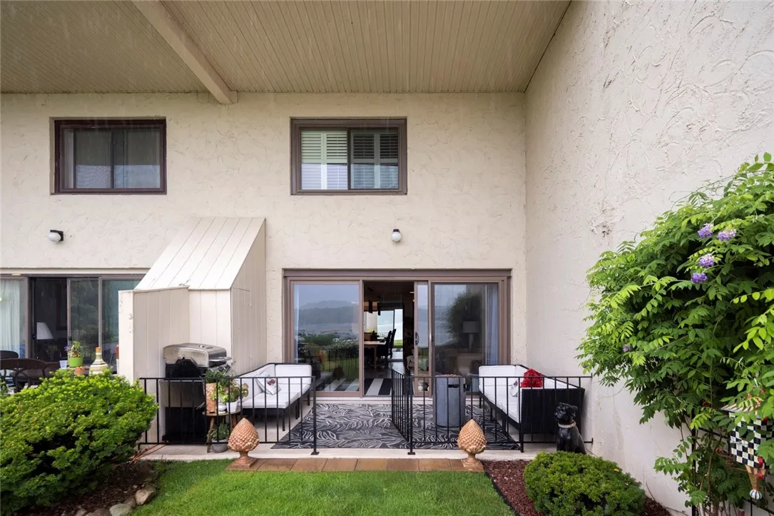 318 Bay Village Drive, Irondequoit, New York 14609, Irondequoit, New York 14609, 2 Bedrooms Bedrooms, 5 Rooms Rooms,2 BathroomsBathrooms,Residential,Closed,318 Bay Village Drive, Irondequoit, New York 14609,0,R1553036