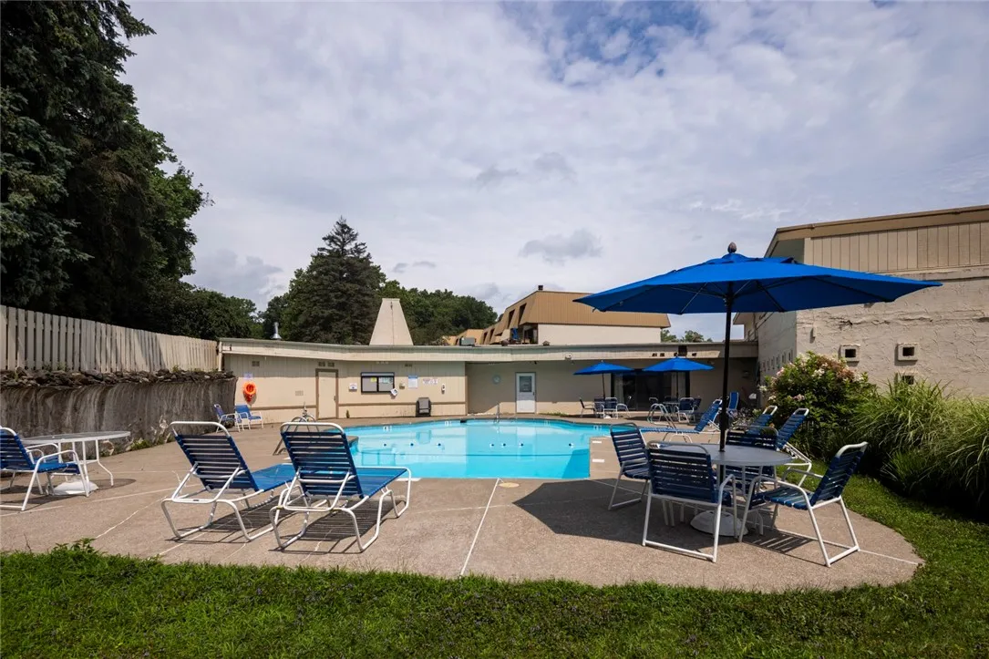 318 Bay Village Drive, Irondequoit, New York 14609, Irondequoit, New York 14609, 2 Bedrooms Bedrooms, 5 Rooms Rooms,2 BathroomsBathrooms,Residential,Closed,318 Bay Village Drive, Irondequoit, New York 14609,0,R1553036