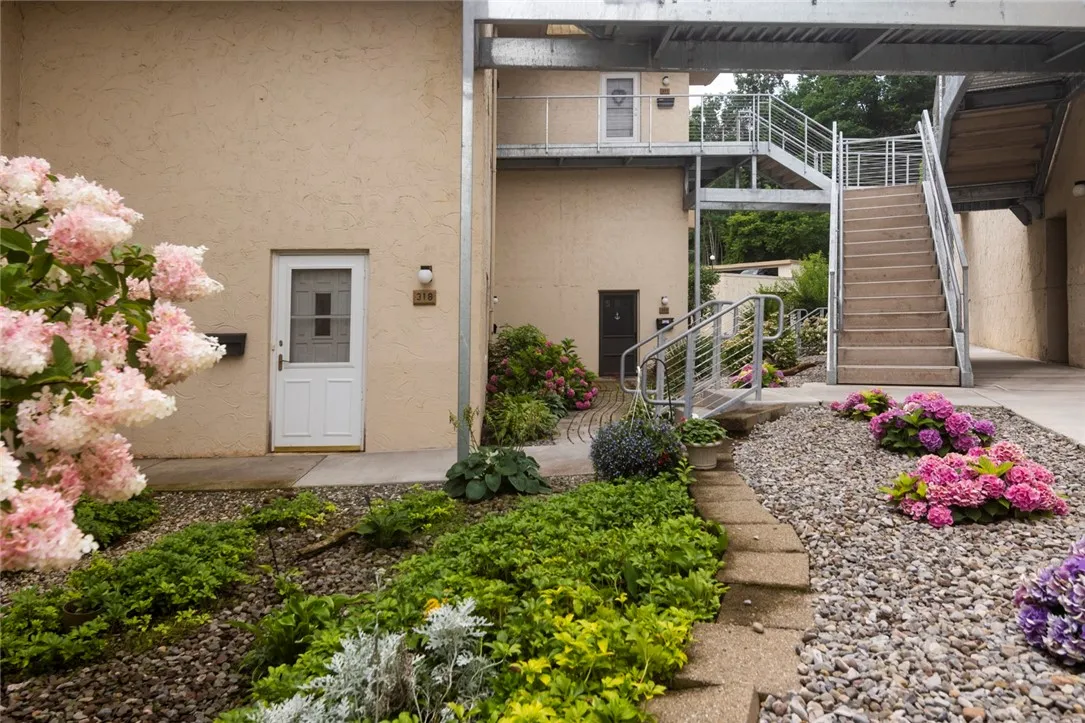 318 Bay Village Drive, Irondequoit, New York 14609, Irondequoit, New York 14609, 2 Bedrooms Bedrooms, 5 Rooms Rooms,2 BathroomsBathrooms,Residential,Closed,318 Bay Village Drive, Irondequoit, New York 14609,0,R1553036