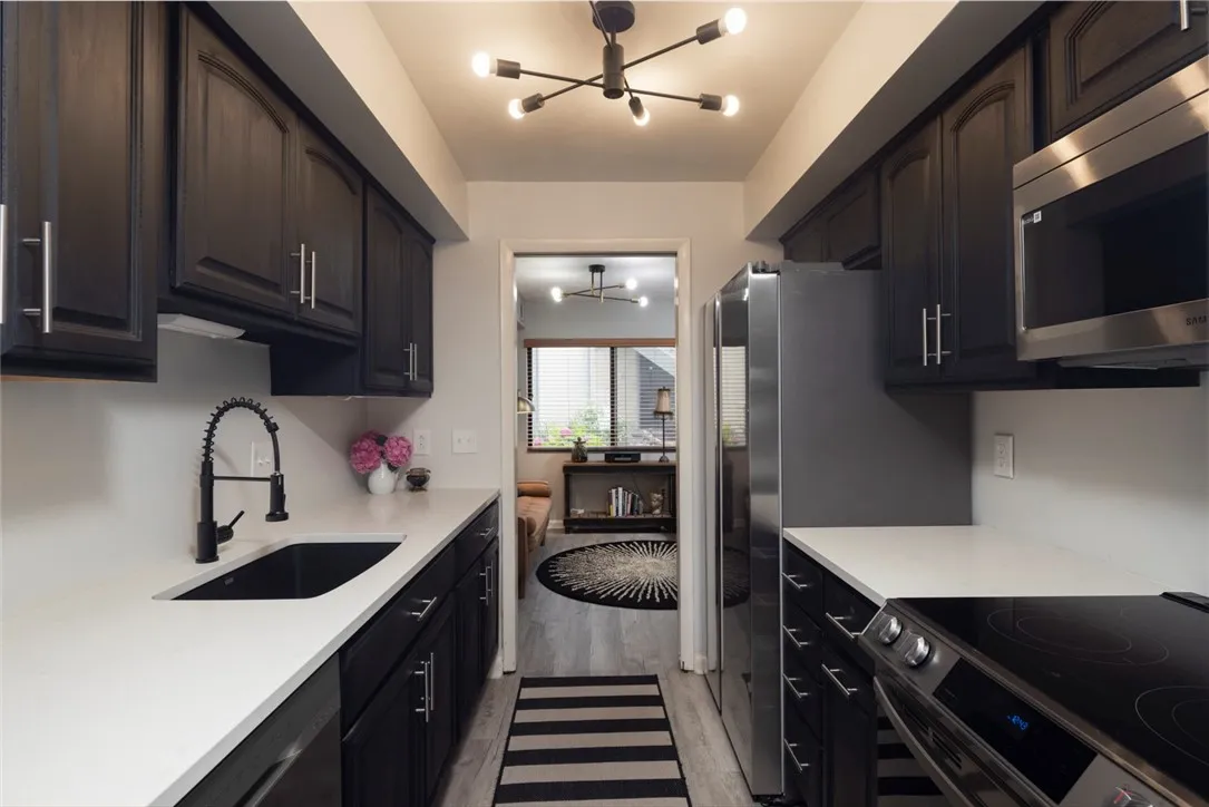 318 Bay Village Drive, Irondequoit, New York 14609, Irondequoit, New York 14609, 2 Bedrooms Bedrooms, 5 Rooms Rooms,2 BathroomsBathrooms,Residential,Closed,318 Bay Village Drive, Irondequoit, New York 14609,0,R1553036