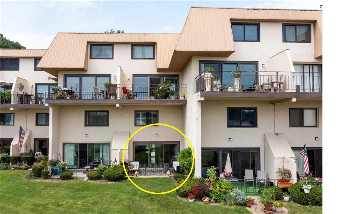 318 Bay Village Drive, Irondequoit, New York 14609, Irondequoit, New York 14609, 2 Bedrooms Bedrooms, 5 Rooms Rooms,2 BathroomsBathrooms,Residential,Closed,318 Bay Village Drive, Irondequoit, New York 14609,0,R1553036
