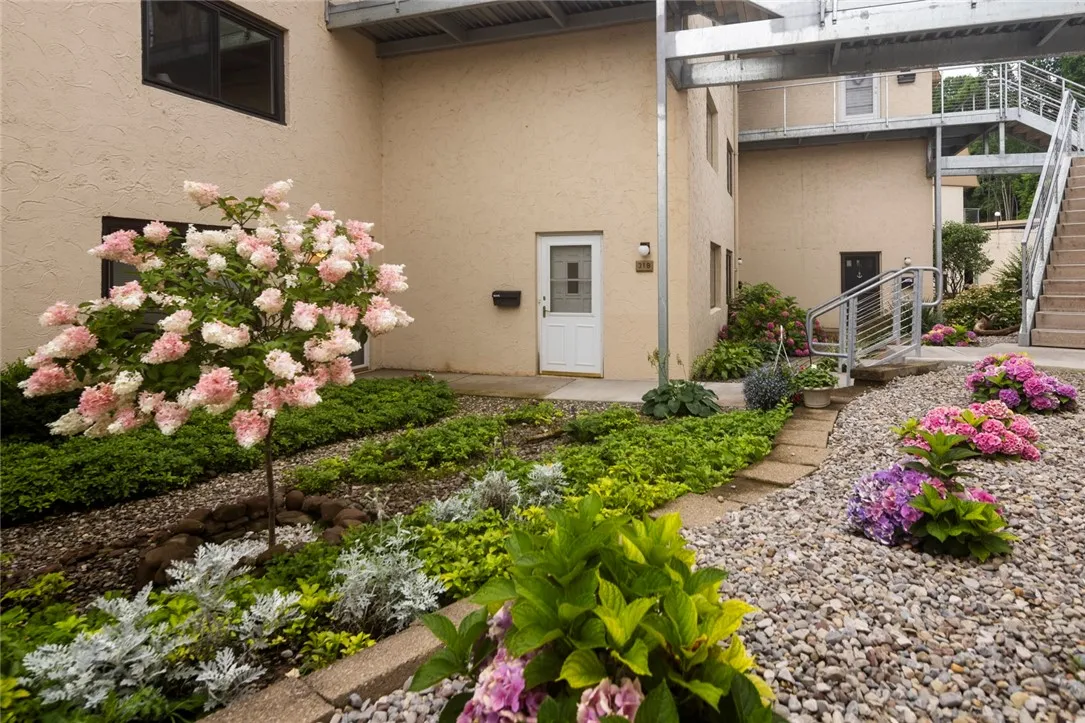 318 Bay Village Drive, Irondequoit, New York 14609, Irondequoit, New York 14609, 2 Bedrooms Bedrooms, 5 Rooms Rooms,2 BathroomsBathrooms,Residential,Closed,318 Bay Village Drive, Irondequoit, New York 14609,0,R1553036