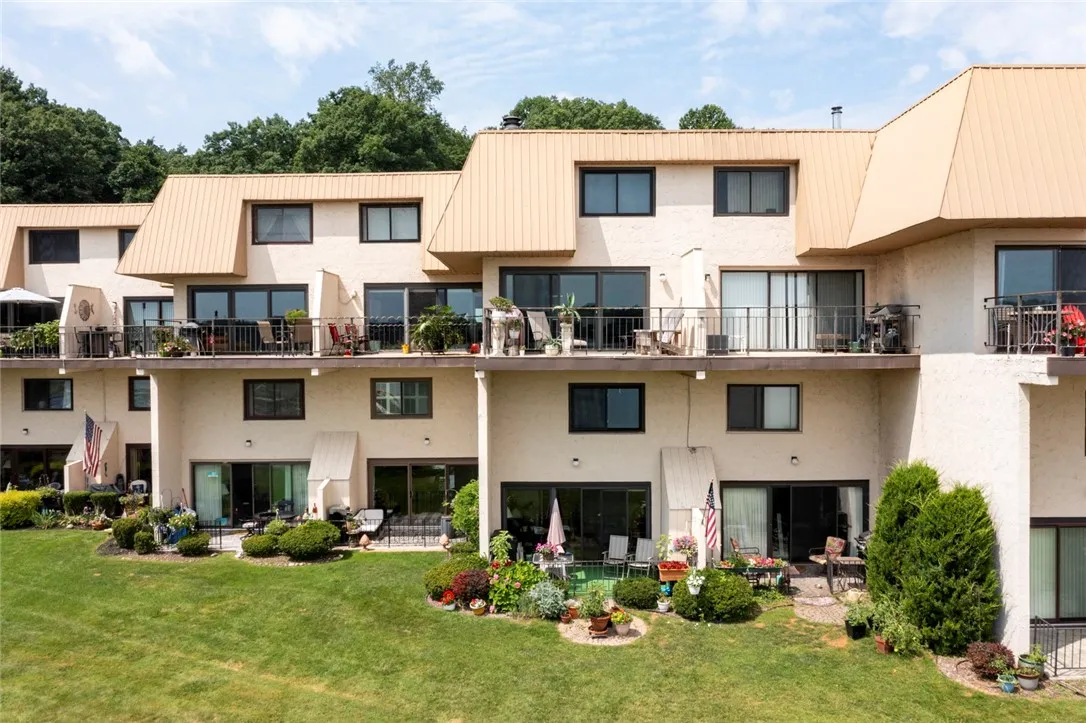 318 Bay Village Drive, Irondequoit, New York 14609, Irondequoit, New York 14609, 2 Bedrooms Bedrooms, 5 Rooms Rooms,2 BathroomsBathrooms,Residential,Closed,318 Bay Village Drive, Irondequoit, New York 14609,0,R1553036