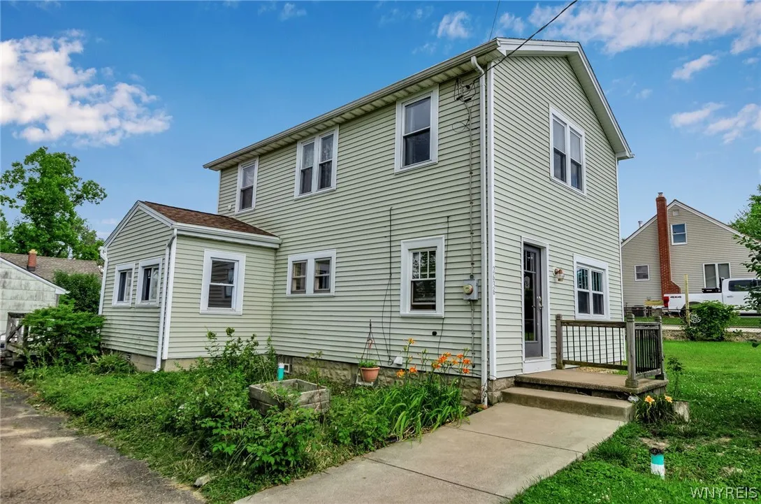 2636 Hawthorne Avenue, Hamburg, New York 14075, Hamburg, New York 14075, 3 Bedrooms Bedrooms, 8 Rooms Rooms,2 BathroomsBathrooms,Residential,Closed,2636 Hawthorne Avenue, Hamburg, New York 14075,0,B1553360