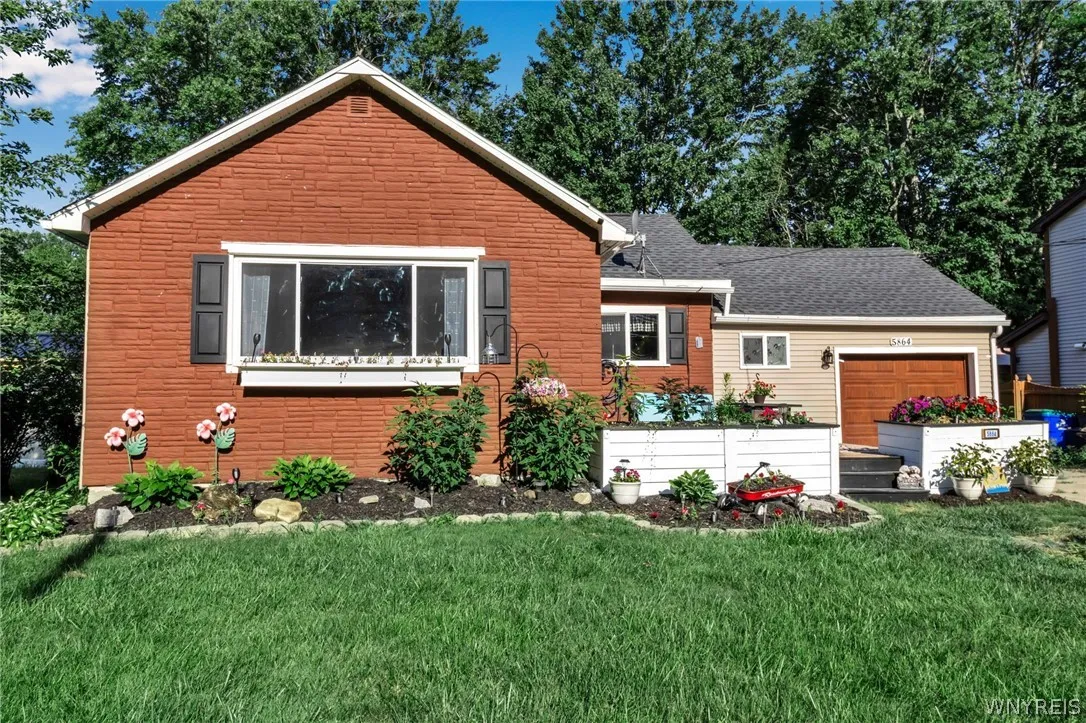 5864 Rosewood Terrace, Hamburg, New York 14085, Hamburg, New York 14085, 3 Bedrooms Bedrooms, 8 Rooms Rooms,2 BathroomsBathrooms,Residential,Closed,5864 Rosewood Terrace, Hamburg, New York 14085,0,B1553241