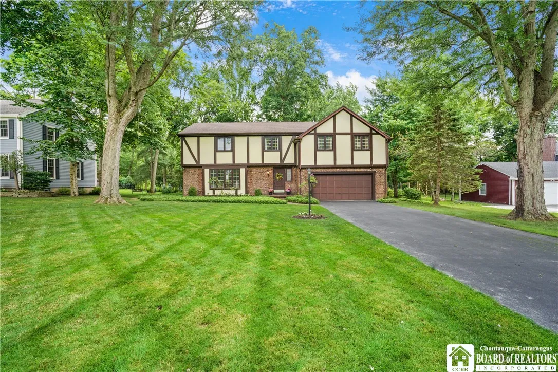 222 Stonehenge Drive, Orchard Park, New York 14127, Orchard Park, New York 14127, 5 Bedrooms Bedrooms, 9 Rooms Rooms,2 BathroomsBathrooms,Residential,Closed,222 Stonehenge Drive, Orchard Park, New York 14127,0,R1553294