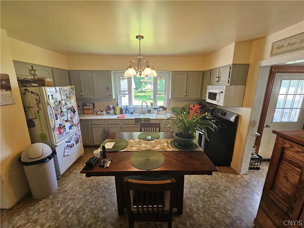 5 Vanduyne Avenue, Owasco, New York 13021, Owasco, New York 13021, 4 Bedrooms Bedrooms, 7 Rooms Rooms,1 BathroomBathrooms,Residential,Closed,5 Vanduyne Avenue, Owasco, New York 13021,S1553467