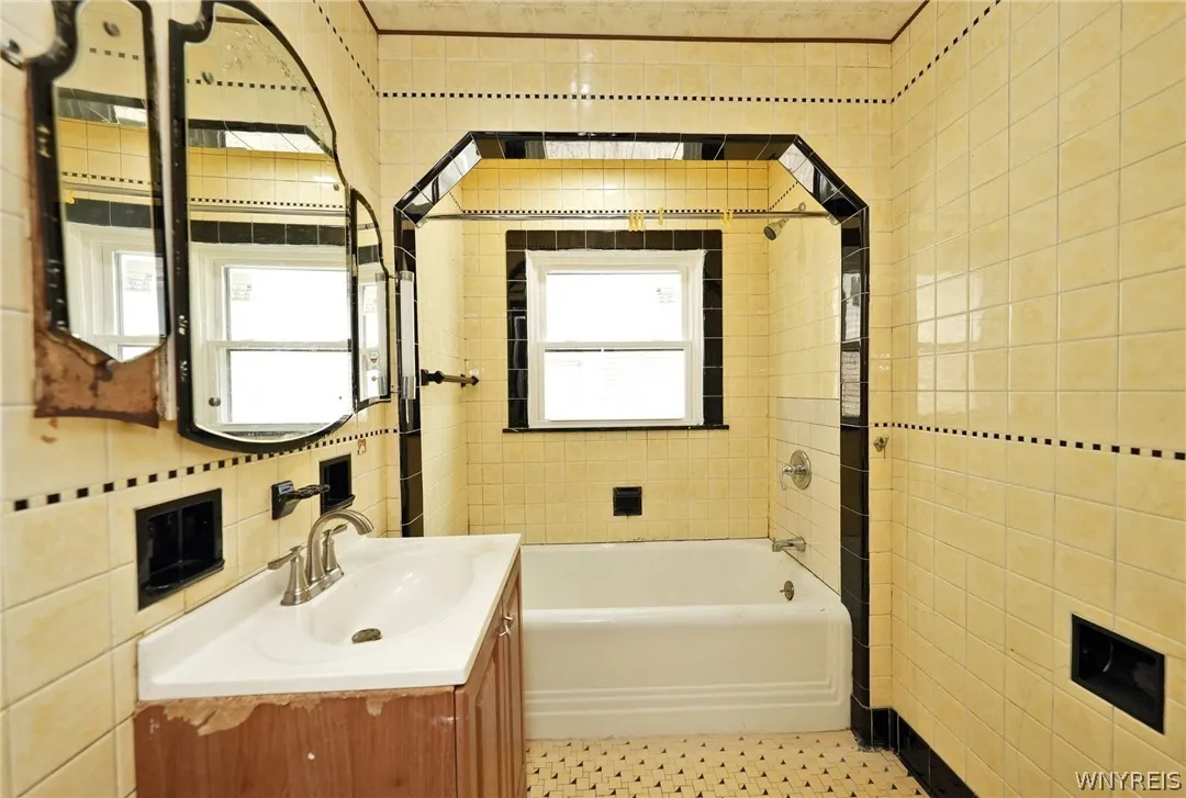 97 Pershing Avenue, Buffalo, New York 14211, Buffalo, New York 14211, 4 Bedrooms Bedrooms, 9 Rooms Rooms,1 BathroomBathrooms,Residential,Closed,97 Pershing Avenue, Buffalo, New York 14211,0,B1554154