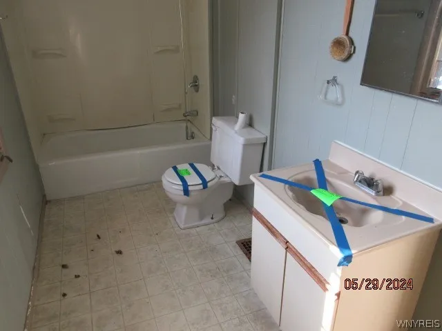 818 West Avenue, Buffalo, New York 14213, Buffalo, New York 14213, 5 Bedrooms Bedrooms, ,2 BathroomsBathrooms,Residential,Closed,818 West Avenue, Buffalo, New York 14213,0,B1554285