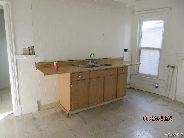818 West Avenue, Buffalo, New York 14213, Buffalo, New York 14213, 5 Bedrooms Bedrooms, ,2 BathroomsBathrooms,Residential,Closed,818 West Avenue, Buffalo, New York 14213,0,B1554285