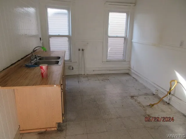 818 West Avenue, Buffalo, New York 14213, Buffalo, New York 14213, 5 Bedrooms Bedrooms, ,2 BathroomsBathrooms,Residential,Closed,818 West Avenue, Buffalo, New York 14213,0,B1554285