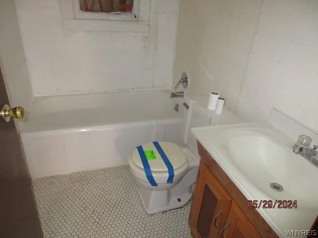 818 West Avenue, Buffalo, New York 14213, Buffalo, New York 14213, 5 Bedrooms Bedrooms, ,2 BathroomsBathrooms,Residential,Closed,818 West Avenue, Buffalo, New York 14213,0,B1554285