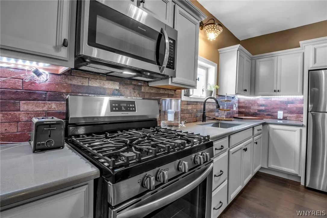 40 Edson Street, Buffalo, New York 14210, Buffalo, New York 14210, 4 Bedrooms Bedrooms, 9 Rooms Rooms,1 BathroomBathrooms,Residential,Closed,40 Edson Street, Buffalo, New York 14210,0,B1548825