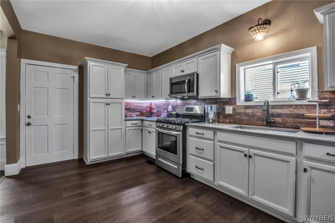 40 Edson Street, Buffalo, New York 14210, Buffalo, New York 14210, 4 Bedrooms Bedrooms, 9 Rooms Rooms,1 BathroomBathrooms,Residential,Closed,40 Edson Street, Buffalo, New York 14210,0,B1548825