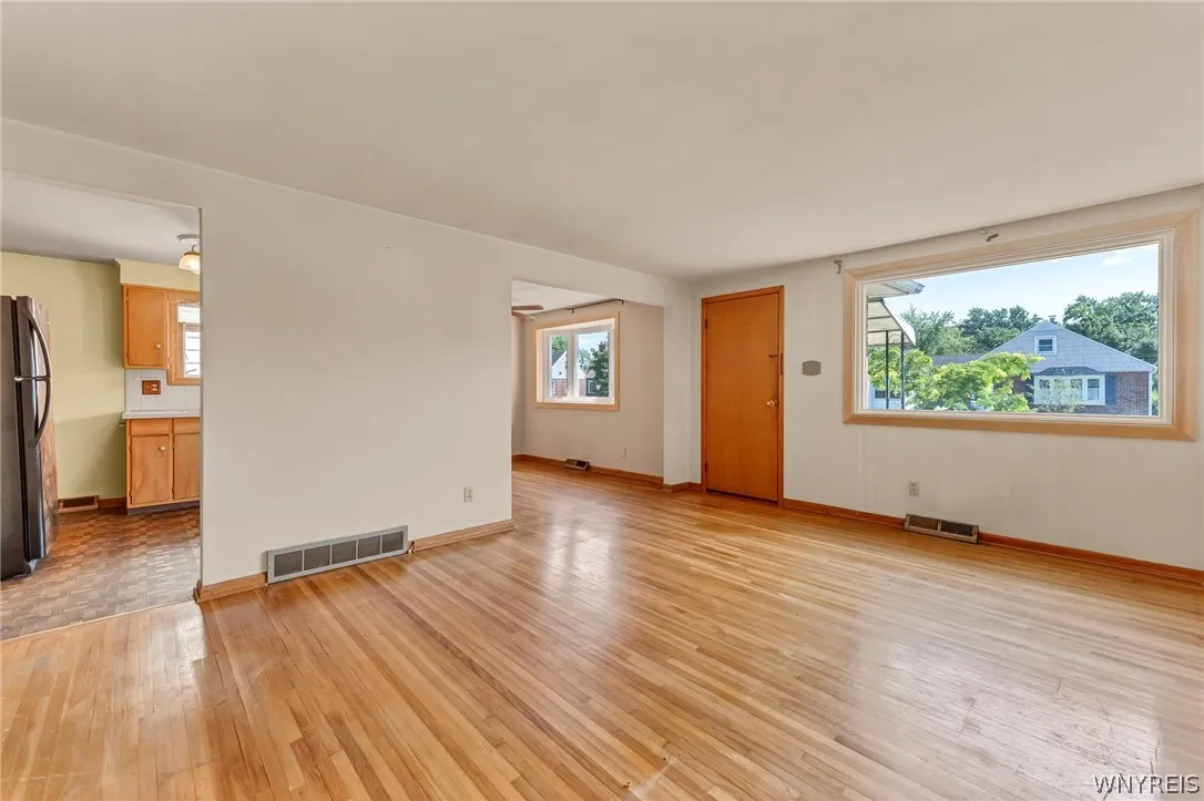318 Warren Avenue, Tonawanda-town, New York 14217, Tonawanda, New York 14217, 2 Bedrooms Bedrooms, 6 Rooms Rooms,1 BathroomBathrooms,Residential,Closed,318 Warren Avenue, Tonawanda-town, New York 14217,0,B1554942