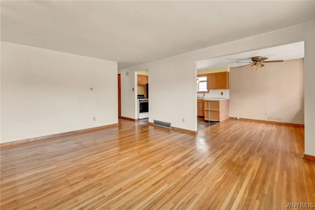 318 Warren Avenue, Tonawanda-town, New York 14217, Tonawanda, New York 14217, 2 Bedrooms Bedrooms, 6 Rooms Rooms,1 BathroomBathrooms,Residential,Closed,318 Warren Avenue, Tonawanda-town, New York 14217,0,B1554942