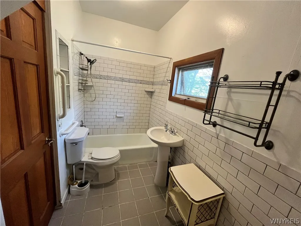118 Congress Street, Buffalo, New York 14213, Buffalo, New York 14213, 9 Bedrooms Bedrooms, ,3 BathroomsBathrooms,Residential,Closed,118 Congress Street, Buffalo, New York 14213,0,B1555061