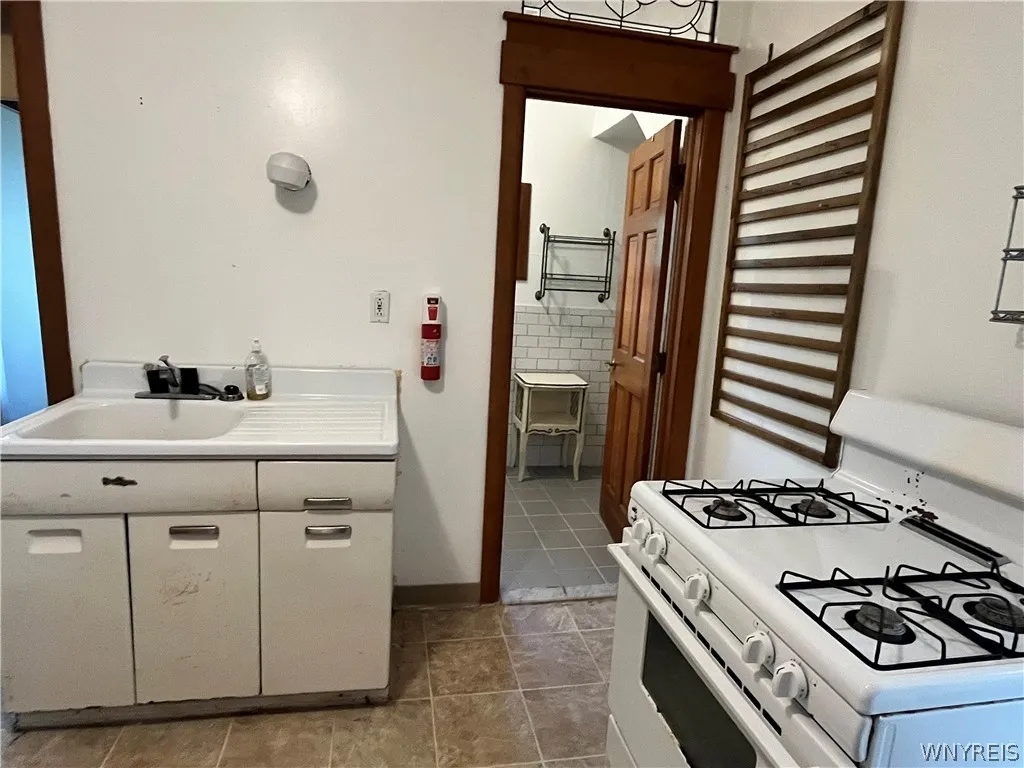 118 Congress Street, Buffalo, New York 14213, Buffalo, New York 14213, 9 Bedrooms Bedrooms, ,3 BathroomsBathrooms,Residential,Closed,118 Congress Street, Buffalo, New York 14213,0,B1555061