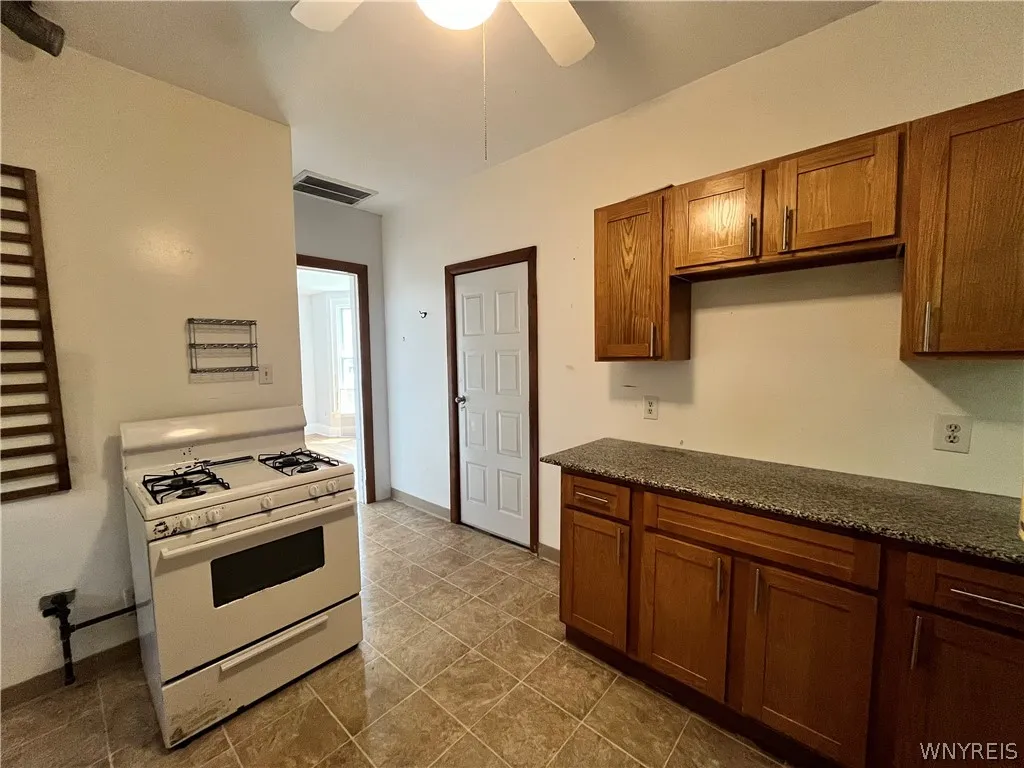 118 Congress Street, Buffalo, New York 14213, Buffalo, New York 14213, 9 Bedrooms Bedrooms, ,3 BathroomsBathrooms,Residential,Closed,118 Congress Street, Buffalo, New York 14213,0,B1555061