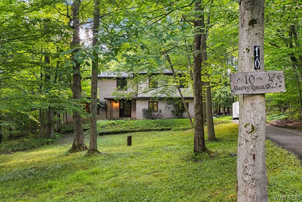 10 Misty Ridge Lane, Orchard Park, New York 14127, Orchard Park, New York 14127, 4 Bedrooms Bedrooms, 10 Rooms Rooms,2 BathroomsBathrooms,Residential,Closed,10 Misty Ridge Lane, Orchard Park, New York 14127,0,B1555112
