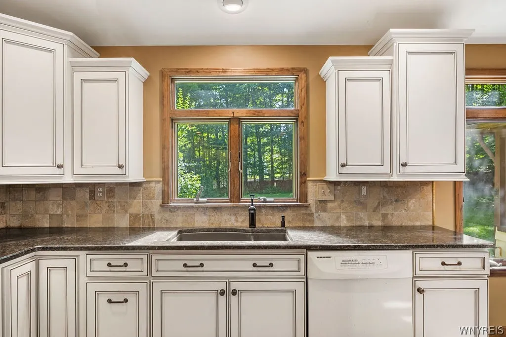 10 Misty Ridge Lane, Orchard Park, New York 14127, Orchard Park, New York 14127, 4 Bedrooms Bedrooms, 10 Rooms Rooms,2 BathroomsBathrooms,Residential,Closed,10 Misty Ridge Lane, Orchard Park, New York 14127,0,B1555112