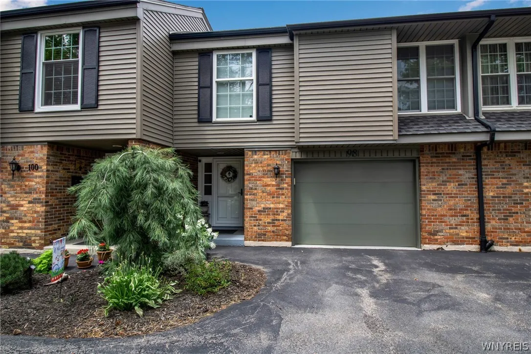 98 Bridle Path, Orchard Park, New York 14127, Orchard Park, New York 14127, 2 Bedrooms Bedrooms, 6 Rooms Rooms,1 BathroomBathrooms,Residential,Closed,98 Bridle Path, Orchard Park, New York 14127,0,B1554838