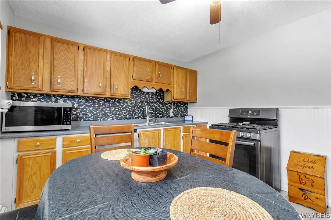 190 Marilyn Drive, Grand Island, New York 14072, Grand Island, New York 14072, 4 Bedrooms Bedrooms, 6 Rooms Rooms,2 BathroomsBathrooms,Residential,Closed,190 Marilyn Drive, Grand Island, New York 14072,0,B1555240