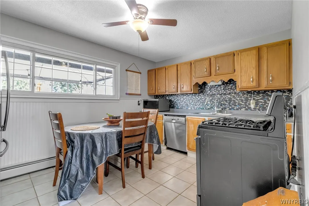 190 Marilyn Drive, Grand Island, New York 14072, Grand Island, New York 14072, 4 Bedrooms Bedrooms, 6 Rooms Rooms,2 BathroomsBathrooms,Residential,Closed,190 Marilyn Drive, Grand Island, New York 14072,0,B1555240
