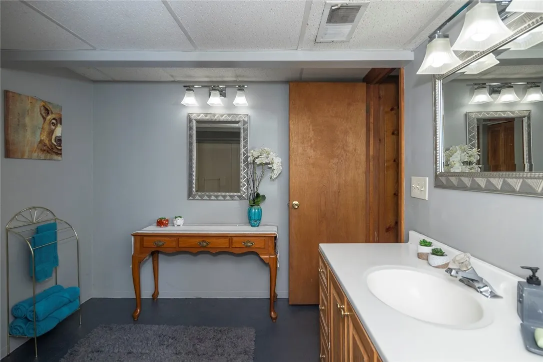163 Sheraton Drive, Greece, New York 14616, Greece, New York 14616, 3 Bedrooms Bedrooms, 7 Rooms Rooms,2 BathroomsBathrooms,Residential,Closed,163 Sheraton Drive, Greece, New York 14616,0,R1555364