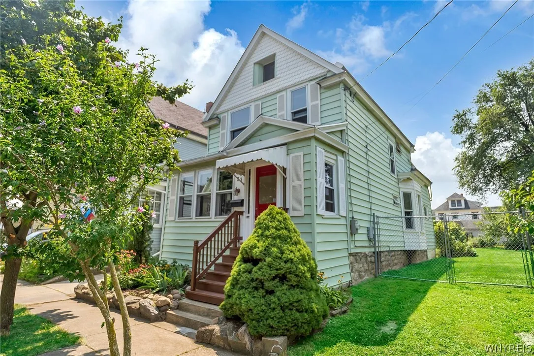 33 Helen Street, Buffalo, New York 14213, Buffalo, New York 14213, 3 Bedrooms Bedrooms, 6 Rooms Rooms,1 BathroomBathrooms,Residential,Closed,33 Helen Street, Buffalo, New York 14213,0,B1555843