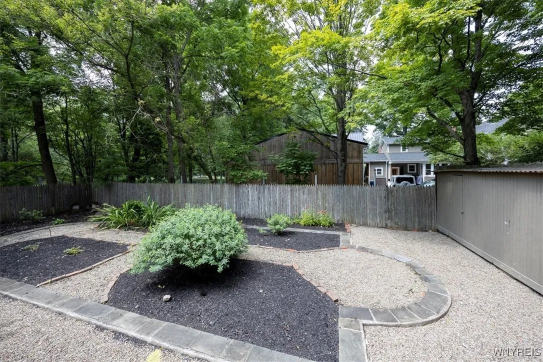 115 Buffalo Road, Aurora, New York 14052, Aurora, New York 14052, 6 Bedrooms Bedrooms, 12 Rooms Rooms,2 BathroomsBathrooms,Residential,Closed,115 Buffalo Road, Aurora, New York 14052,0,B1555553