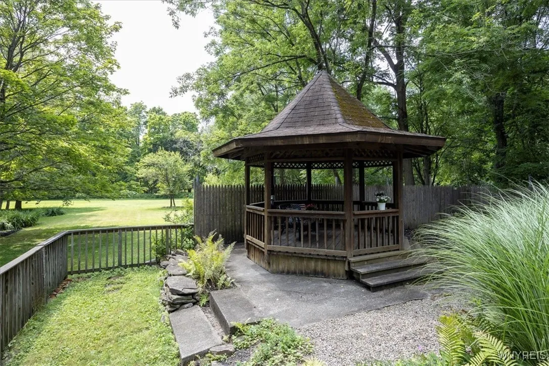 115 Buffalo Road, Aurora, New York 14052, Aurora, New York 14052, 6 Bedrooms Bedrooms, 12 Rooms Rooms,2 BathroomsBathrooms,Residential,Closed,115 Buffalo Road, Aurora, New York 14052,0,B1555553