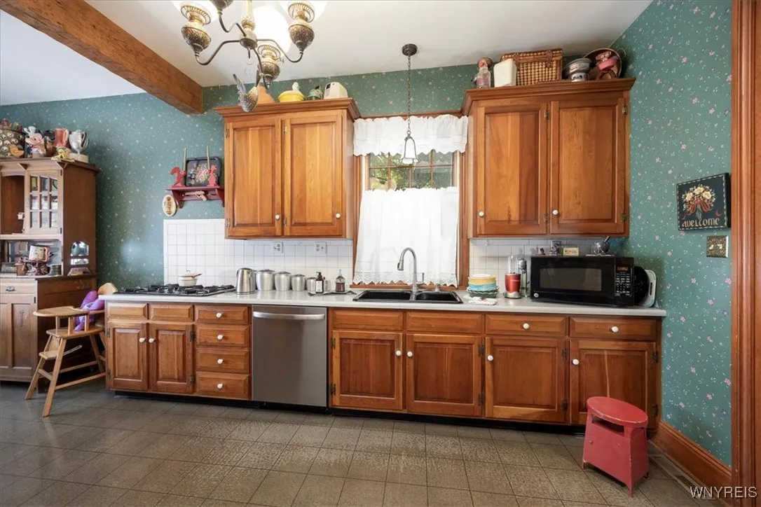 115 Buffalo Road, Aurora, New York 14052, Aurora, New York 14052, 6 Bedrooms Bedrooms, 12 Rooms Rooms,2 BathroomsBathrooms,Residential,Closed,115 Buffalo Road, Aurora, New York 14052,0,B1555553