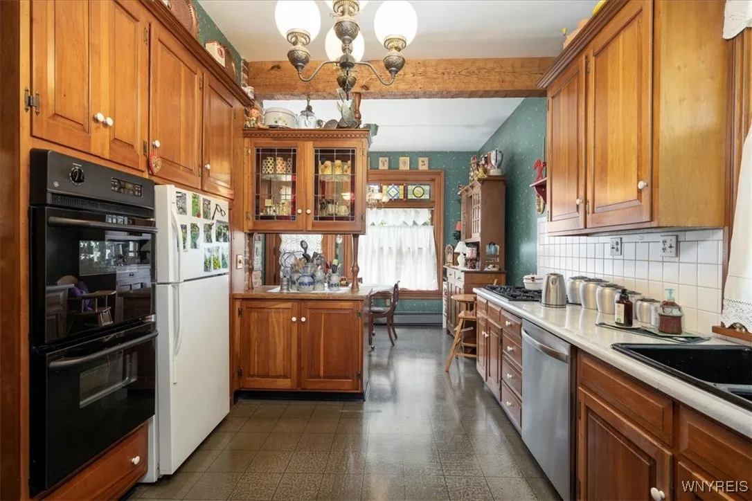 115 Buffalo Road, Aurora, New York 14052, Aurora, New York 14052, 6 Bedrooms Bedrooms, 12 Rooms Rooms,2 BathroomsBathrooms,Residential,Closed,115 Buffalo Road, Aurora, New York 14052,0,B1555553