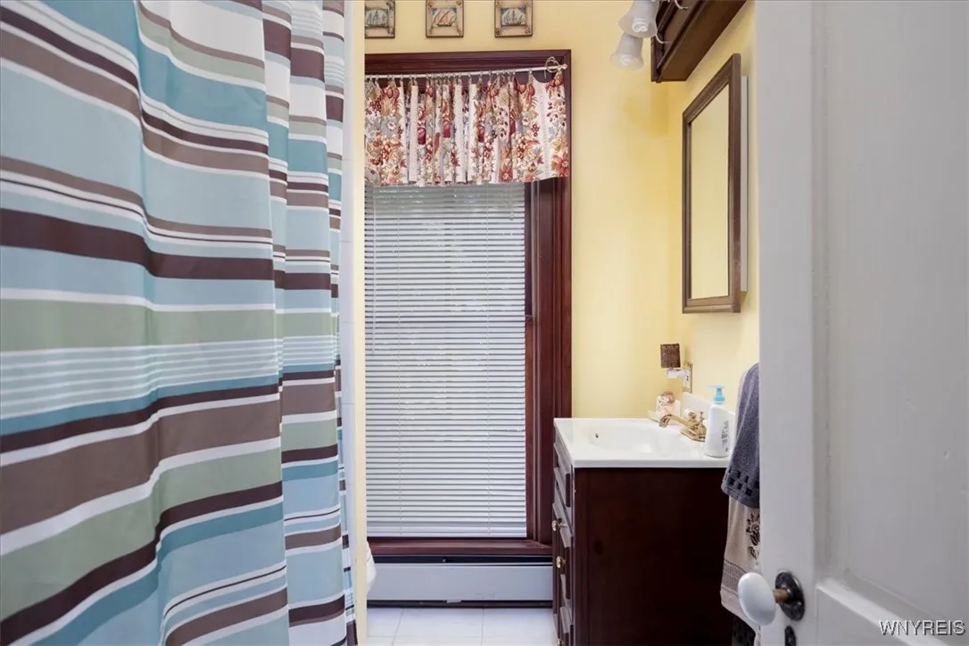 115 Buffalo Road, Aurora, New York 14052, Aurora, New York 14052, 6 Bedrooms Bedrooms, 12 Rooms Rooms,2 BathroomsBathrooms,Residential,Closed,115 Buffalo Road, Aurora, New York 14052,0,B1555553