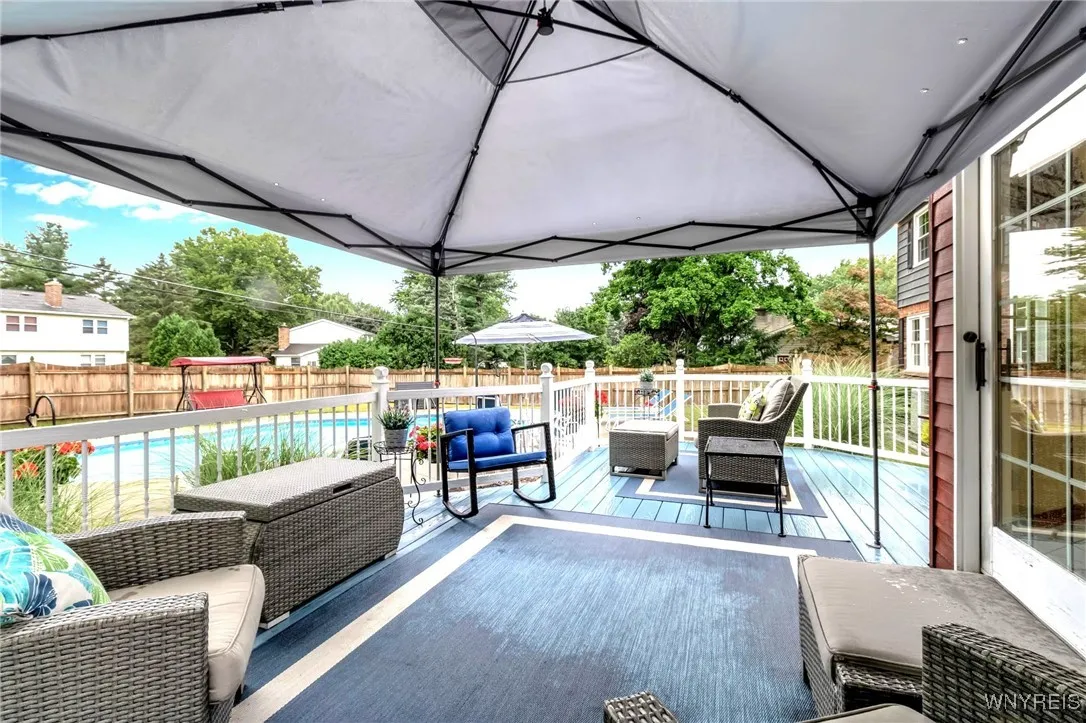 Spacious 23x12 deck with tent umbrelle