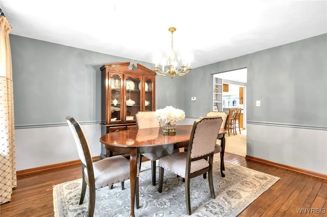 Dining Rm has chair rail accent molding